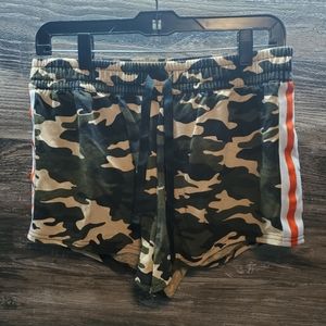 Women's Bobbie Brooks Shorts Size medium Camouflage green brown